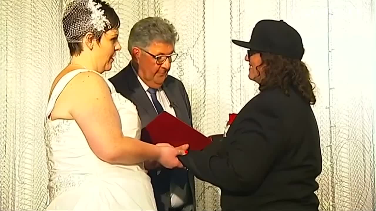 Midnight Marriages Usher In Australia S Same Sex Wedding Laws Guardiantv