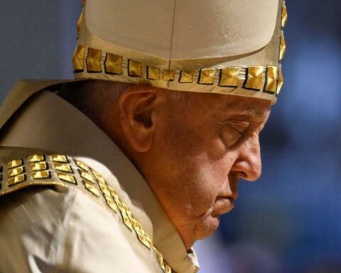 Pope embarks on marathon tour of Asia-Pacific