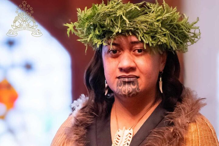 Maori mourn death of king, celebrate crowning of queen