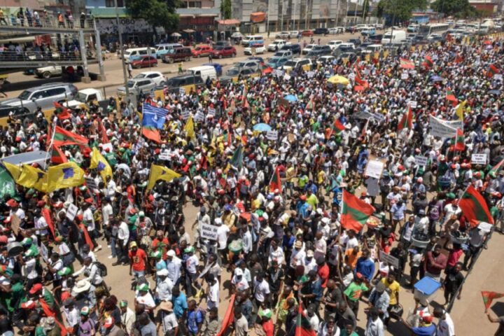 Thousands takes to Luanda streets to protest against the government