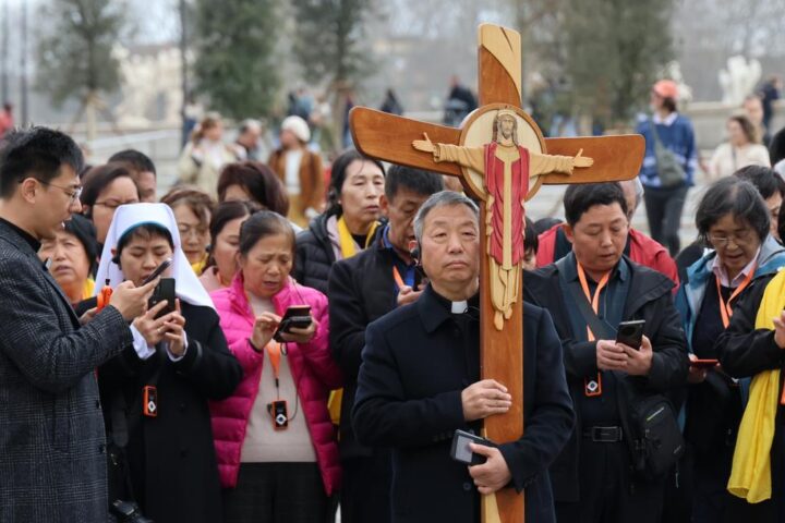 Catholics flock to Vatican to pray for pope's recovery