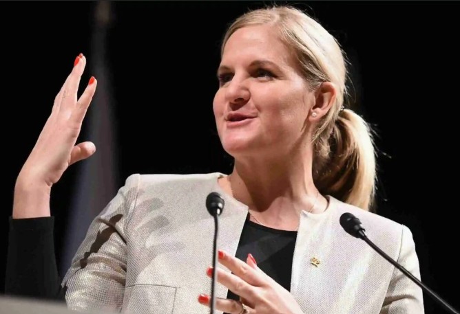 'Kirstoric': Zimbabwe's Kirsty Coventry elected first female IOC President