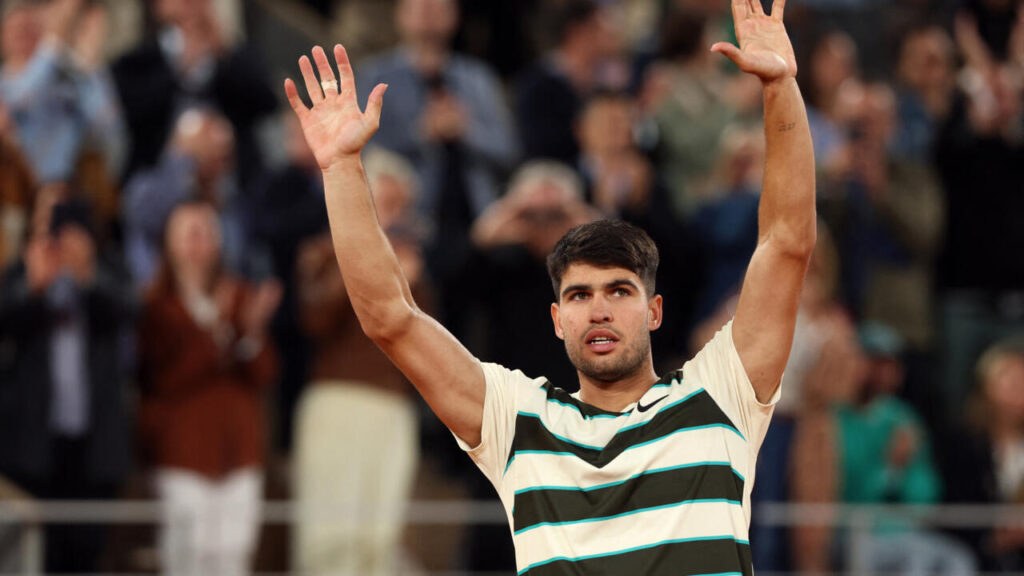 Carlos Alcaraz Storms into French Open Semi-Finals