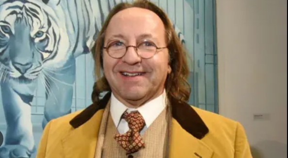 'Genius' duo behind French multimillion-euro furniture scam found guilty