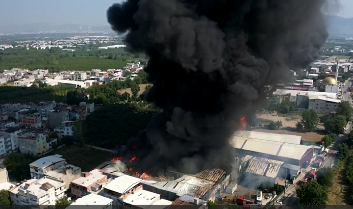 Fire breaks out at paper manufacturing facility in northwestern Türkiye