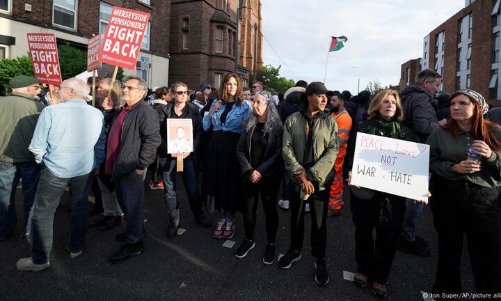 UK sees anti-racism protests after days of far-right riots