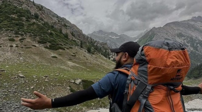 Kashmir tour guides risk their lives to earn a living