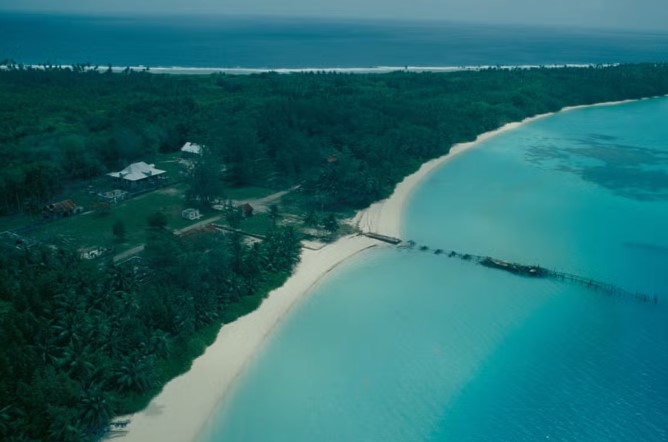 Migrants on Chagos Islands await fate as Britain hands over territory to Mauritius