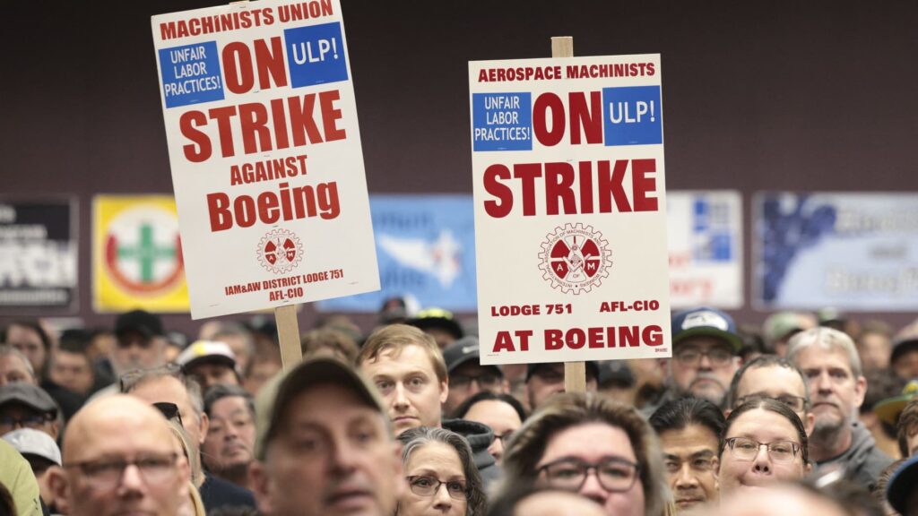 Boeing machinists vote to extend strike