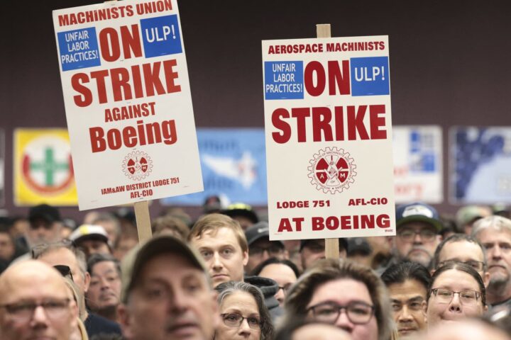 Boeing machinists vote to extend strike