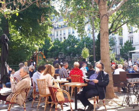 Paris city hall extends summer terrace curfew