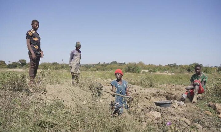 Child miners in Nigeria risk their health for little money