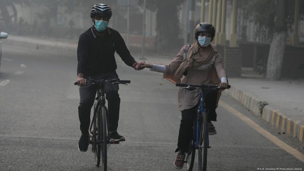 Pakistan shuts schools in Lahore over record pollution