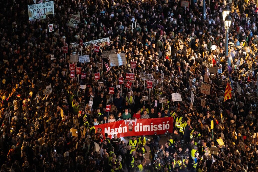 Thousands protest, demand Valencia leader resign