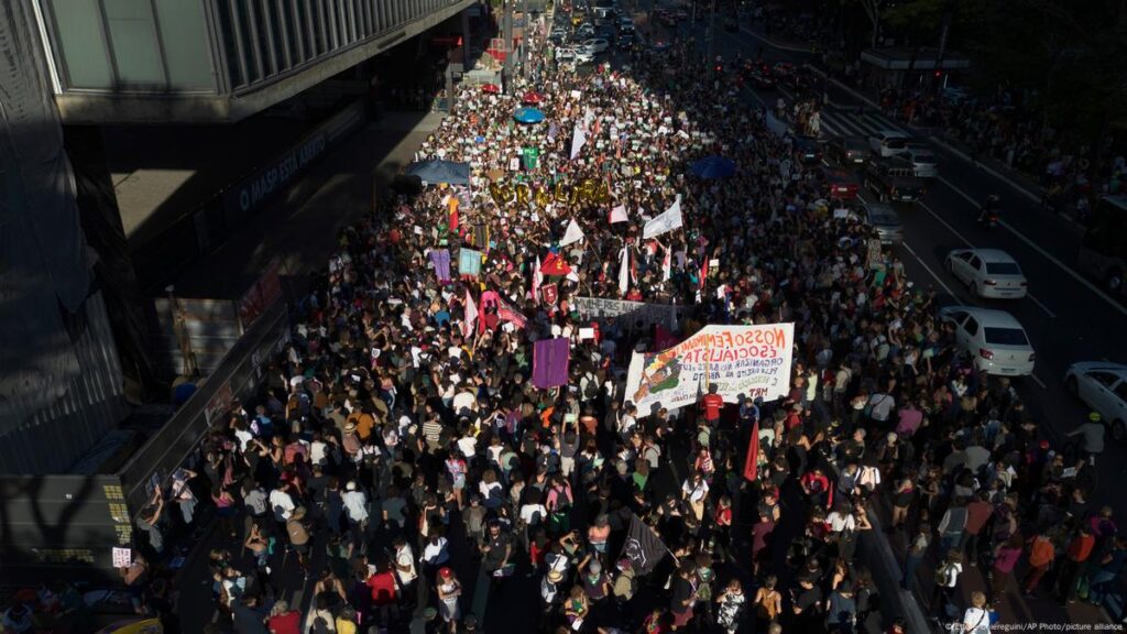 Thousands protest in Rio