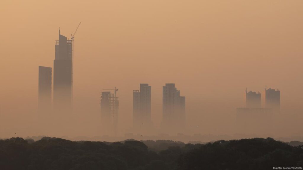 Toxic smog engulfs northern India, Pakistan