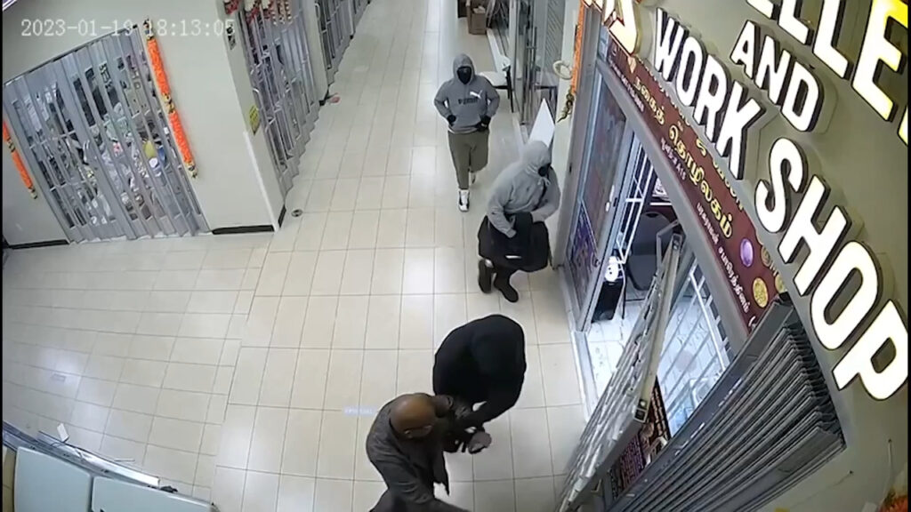 Criminals fire shots inside a shopping mall and rob a jewelry store