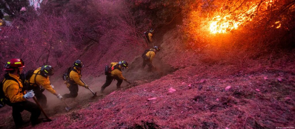 Los Angeles braces for strong winds amid fire risk