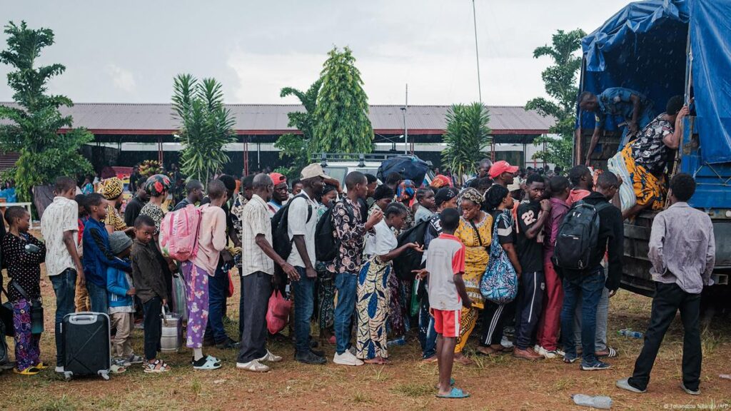 Congo conflict: Thousands seek refuge in Burundi