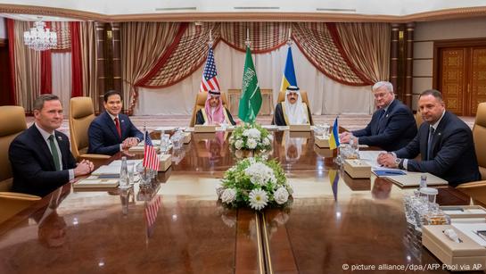 Ukraine: Guarded optimism after US peace talks in Jeddah