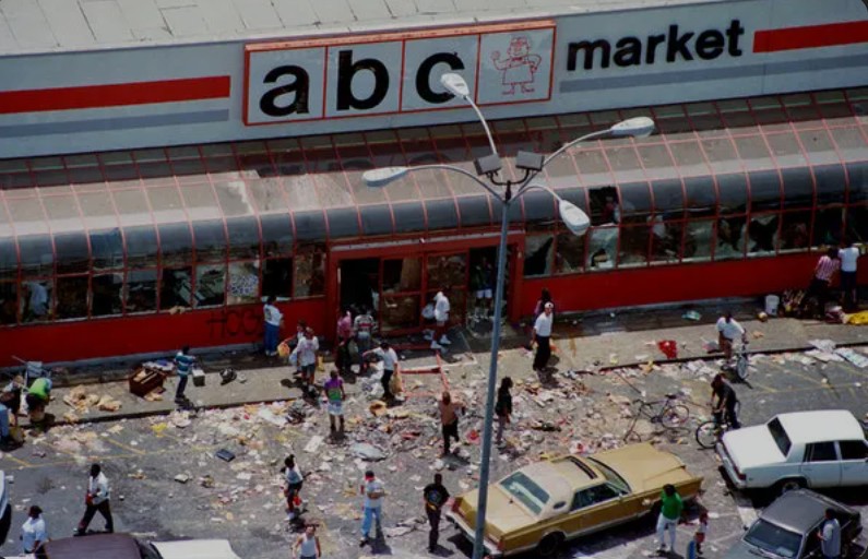 (How) Do the LA protests compare to the 1992 riots?
